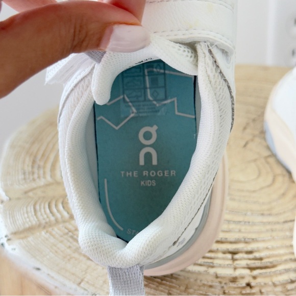 On Clouds THE ROGER Velcro Kid's Trainers Size 2.5 - Picture 8 of 11